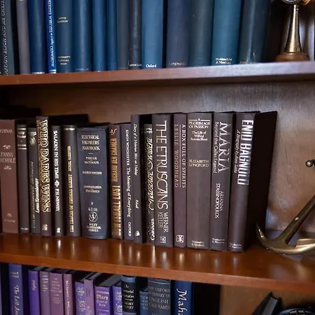 Luxury Nautical Large - 2 Bedroom - Centre - Free Private Parking מלון