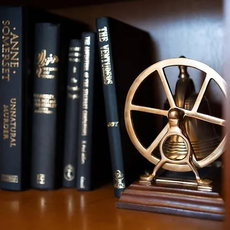 Luxury Nautical Large - 2 Bedroom - Centre - Free Private Parking 4*