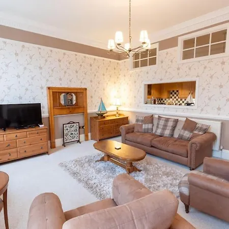 Luxury Nautical Large - 2 Bedroom - Centre - Free Private Parking 4*