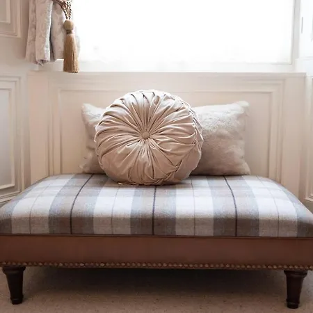 Luxury Nautical Large - 2 Bedroom - Centre - Free Private Parking