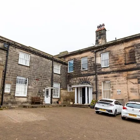 Luxury Nautical Large - 2 Bedroom - Centre - Free Private Parking