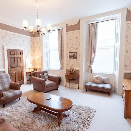 호텔 Luxury Nautical Large - 2 Bedroom - Centre - Free Private Parking 휫비